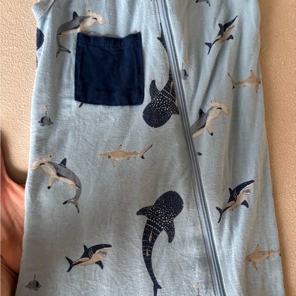 Kyte baby shark 18-24 sleeveless romper - Picture 2 of 3